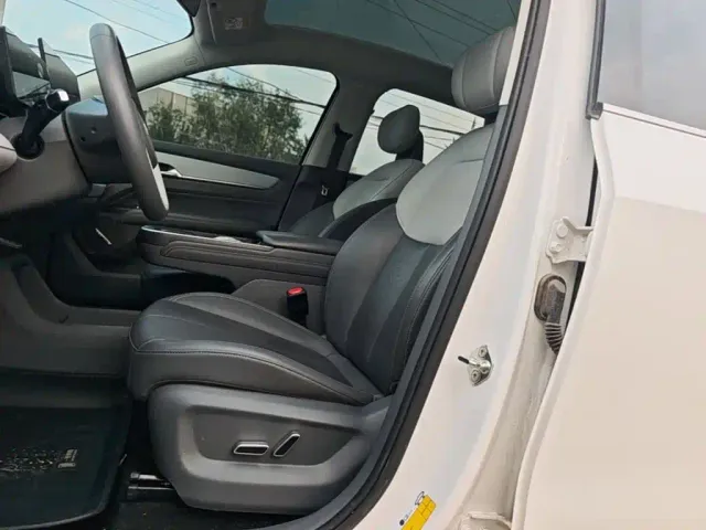 Besturn Yueyi 03 2025 565km Ultimate Edition — Фото автомобиля 14