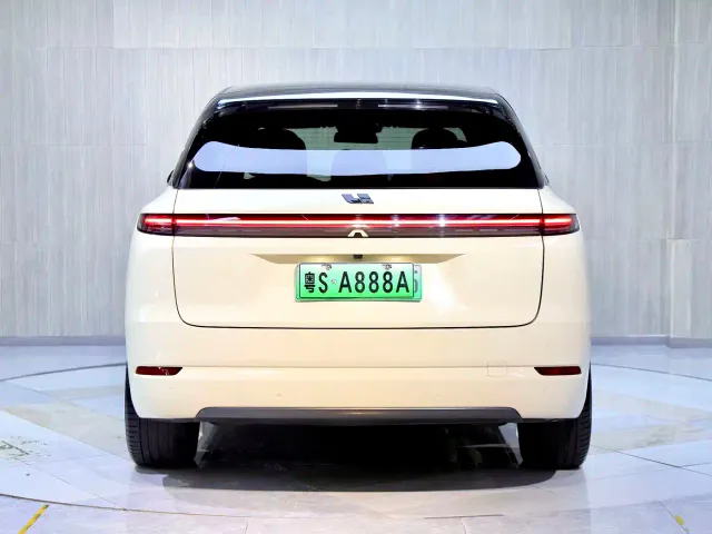 Li Auto L7 — Фото автомобиля 6