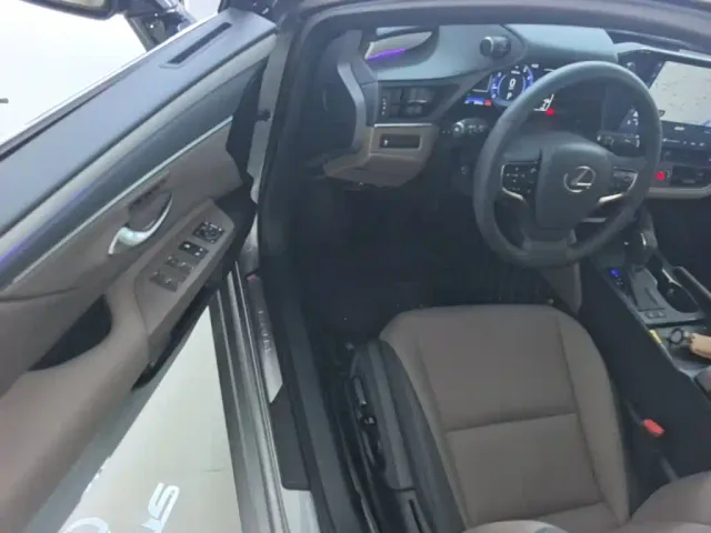 Lexus ES — Фото автомобиля 15