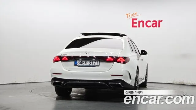 Mercedes-Benz E-Class — Фото автомобиля 4