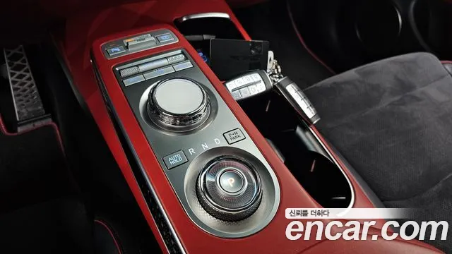 Genesis GV70 — Фото автомобиля 12
