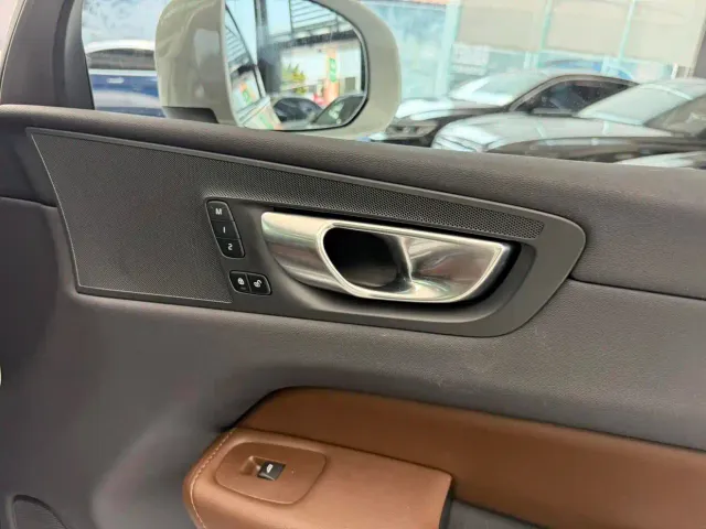 Volvo XC60 — Фото автомобиля 13