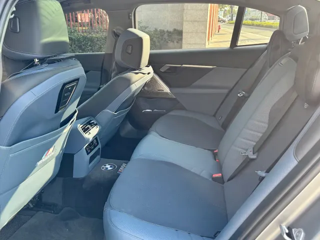BMW 5 Series — Фото автомобиля 10