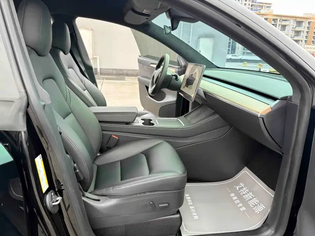 Tesla Model Y — Фото автомобиля 13