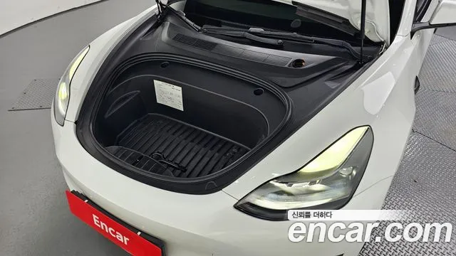 Tesla Model 3 — Фото автомобиля 6