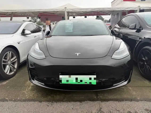 Tesla Model 3 — Фото автомобиля 2