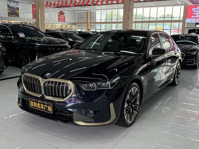 BMW 5 Series — Фото автомобиля 3