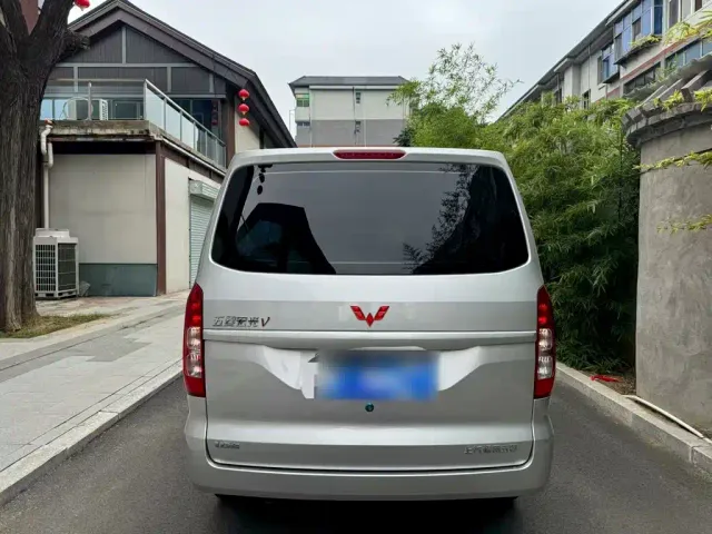 Wuling Hongguang V — Фото автомобиля 5