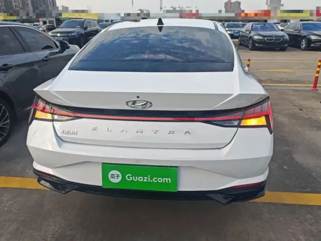 Hyundai Elantra — Фото автомобиля 5