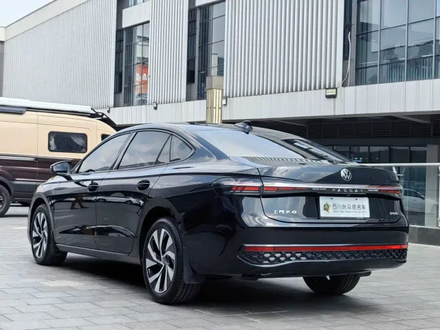 Volkswagen Passat — Фото автомобиля 7
