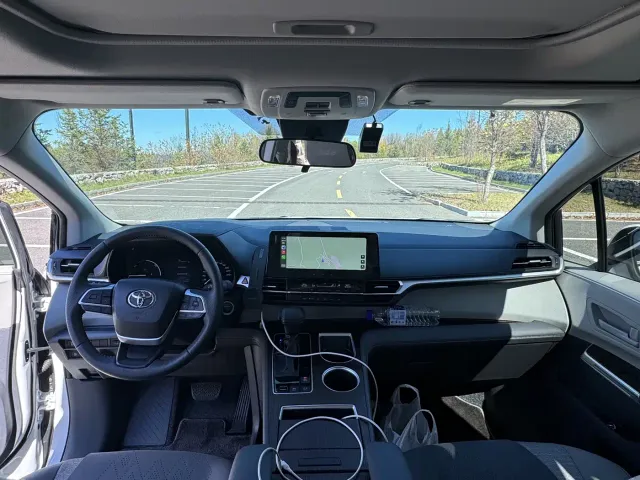 Toyota Sienna — Фото автомобиля 9