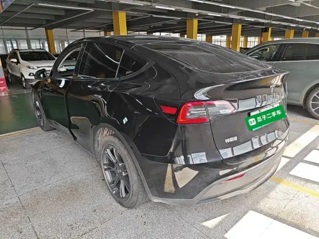 Tesla Model Y — Фото автомобиля 4