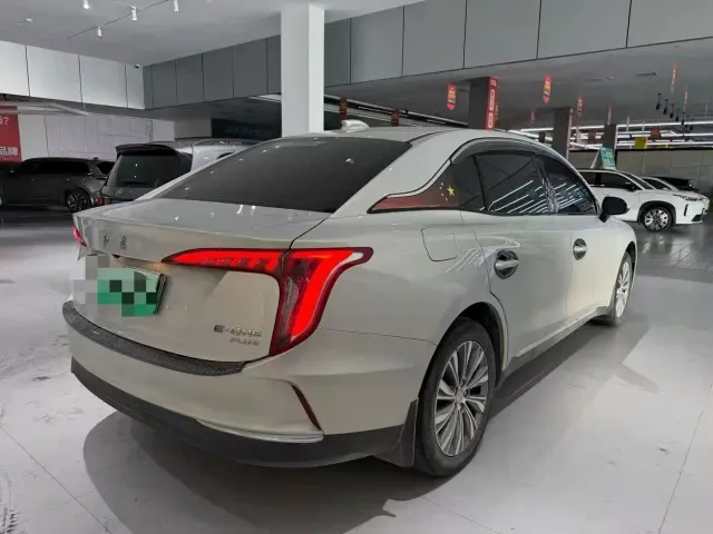 Hongqi E-QM5 — Фото автомобиля 11