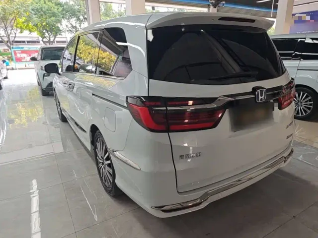 Honda Elysion — Фото автомобиля 4