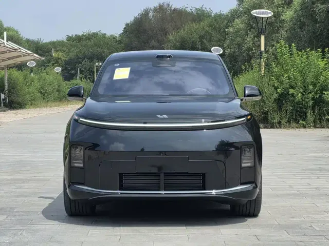 Li Auto L9 — Фото автомобиля 2