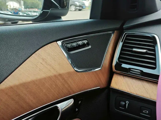 Volvo XC90 — Фото автомобиля 16