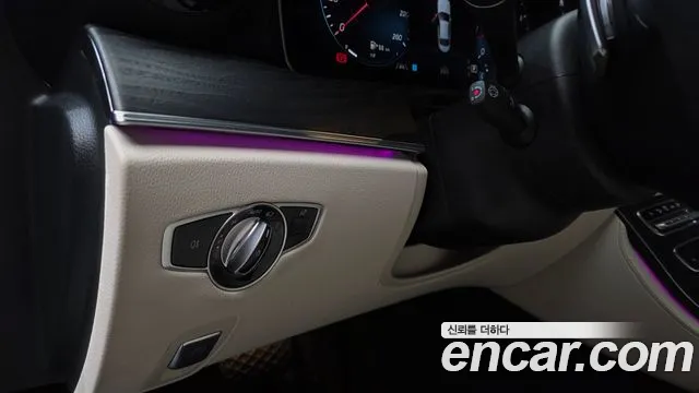 Mercedes-Benz E-Class — Фото автомобиля 18