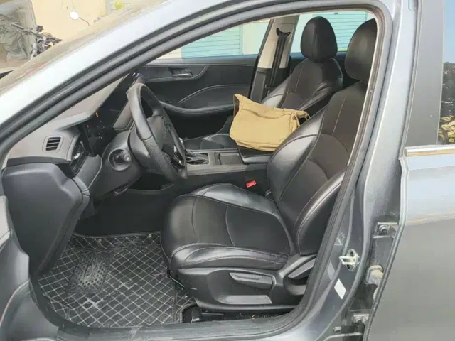Roewe i5 — Фото автомобиля 14