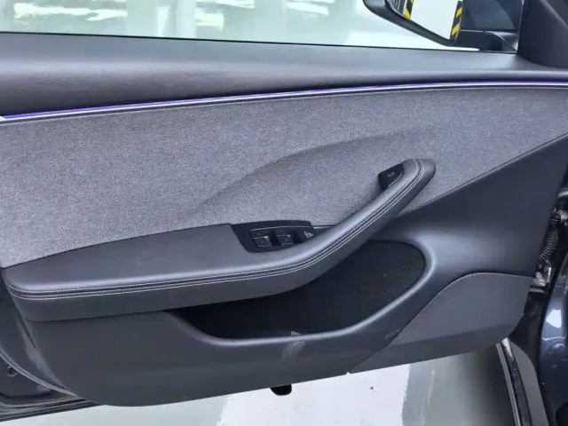 Tesla Model 3 — Фото автомобиля 5