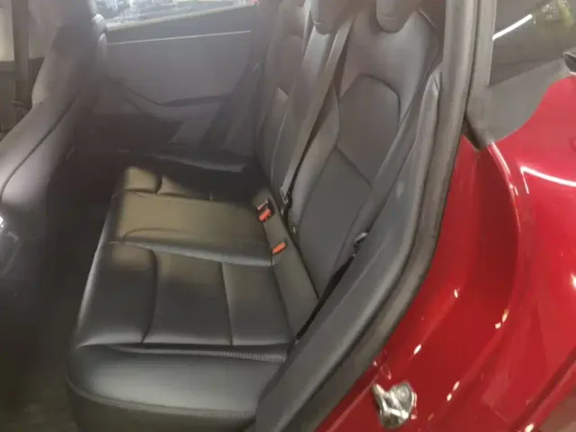 Tesla Model 3 — Фото автомобиля 16