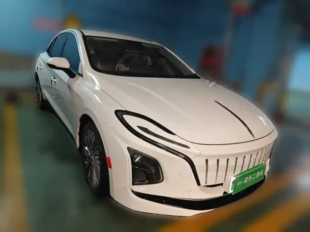 Hongqi E-QM5 — Фото автомобиля 22