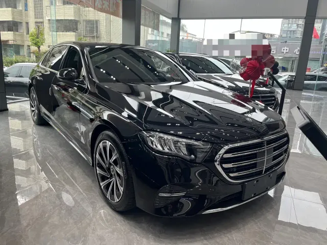 Mercedes-Benz E-Class — Фото автомобиля 3