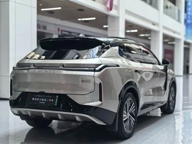 Lynk & Co 08 EM-P — Фото автомобиля 16