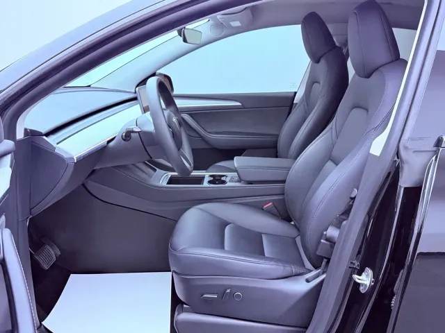 Tesla Model Y — Фото автомобиля 9