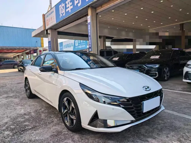 Hyundai Elantra — Фото автомобиля 3