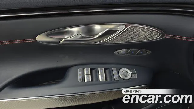 Genesis GV70 — Фото автомобиля 25