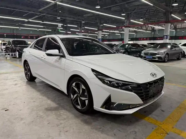 Hyundai Elantra — Фото автомобиля 3