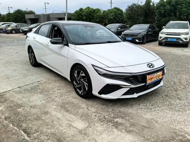 Hyundai Elantra — Фото автомобиля 3
