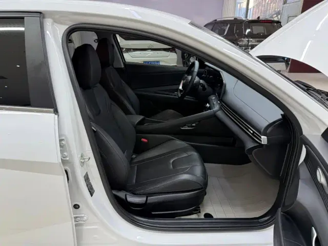 Hyundai Elantra — Фото автомобиля 21