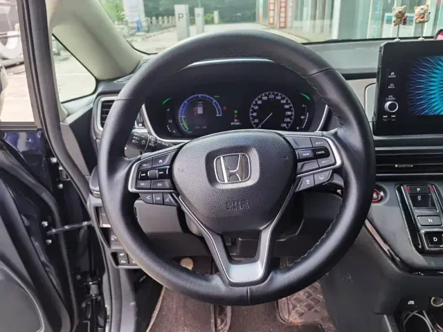 Honda Odyssey — Фото автомобиля 2