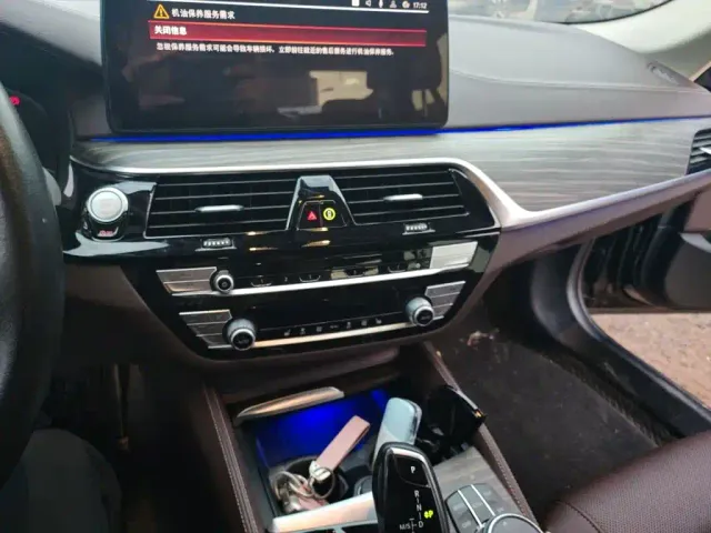 BMW 5 Series — Фото автомобиля 14