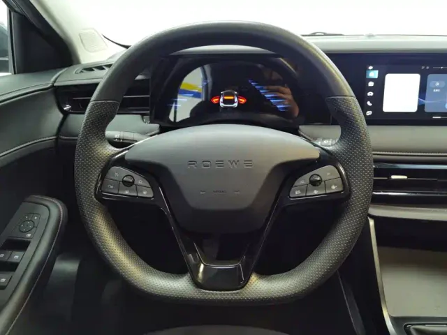 Roewe i5 — Фото автомобиля 15