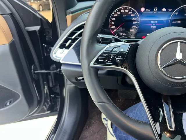 Mercedes-Benz E-Class — Фото автомобиля 12