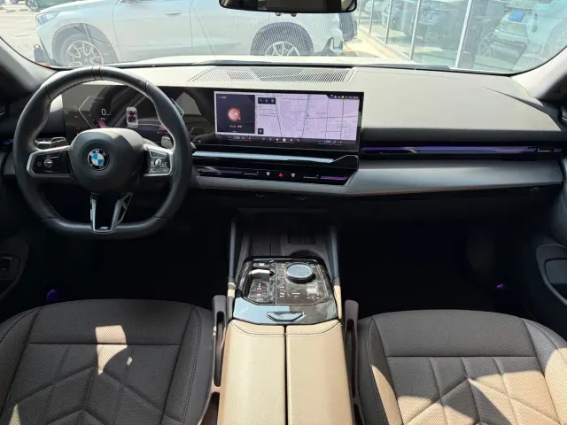 BMW 5 Series — Фото автомобиля 5