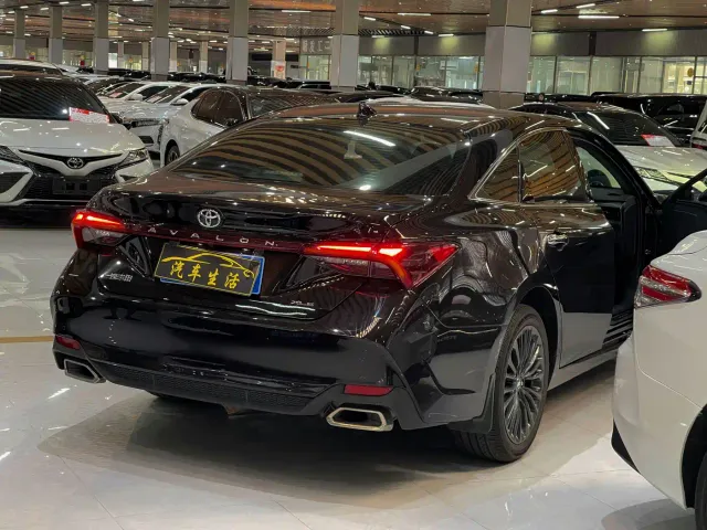 Toyota Avalon — Фото автомобиля 12