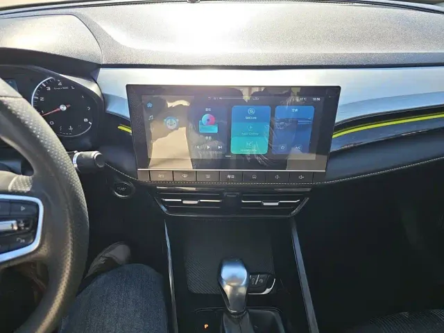 Roewe i5 — Фото автомобиля 10