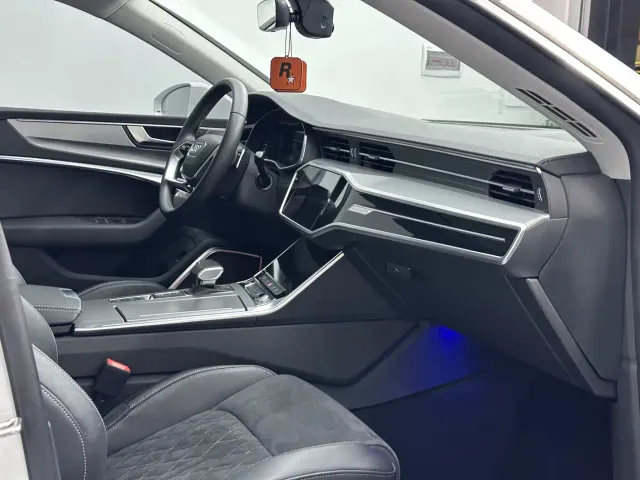 Audi A7L — Фото автомобиля 16