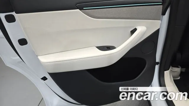 Tesla Model Y — Фото автомобиля 14