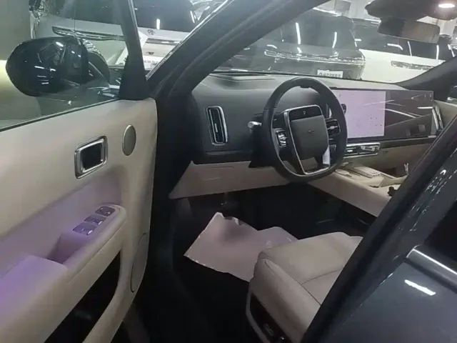 Li Auto L8 — Фото автомобиля 15
