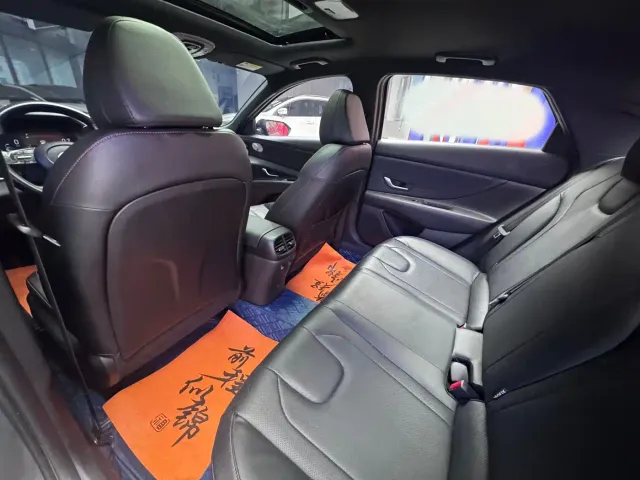Hyundai Elantra — Фото автомобиля 14