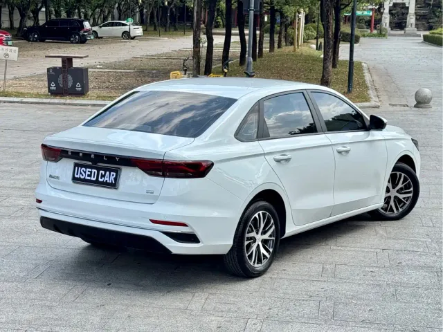 Geely Emgrand — Фото автомобиля 6