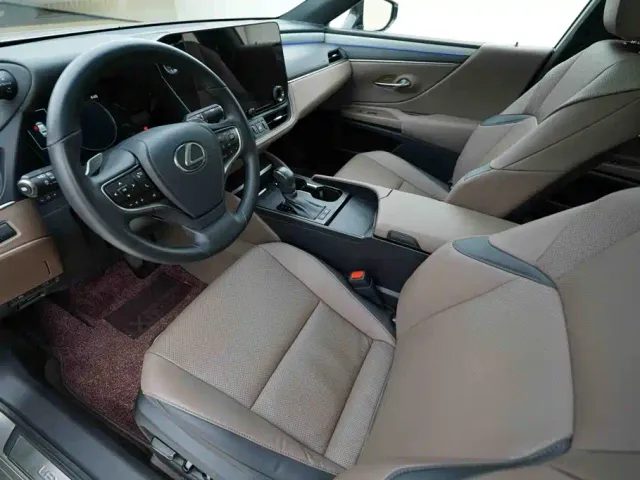 Lexus ES — Фото автомобиля 11