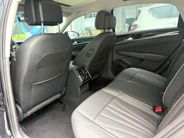 Volkswagen Passat — Фото автомобиля 4