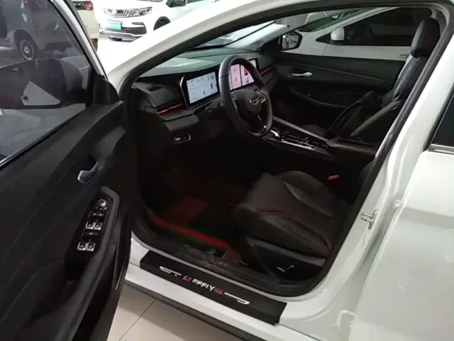 Geely Binrui — Фото автомобиля 15