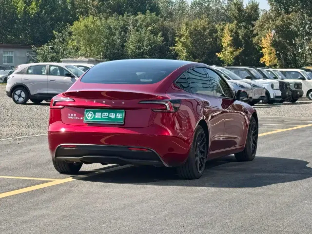 Tesla Model 3 — Фото автомобиля 7
