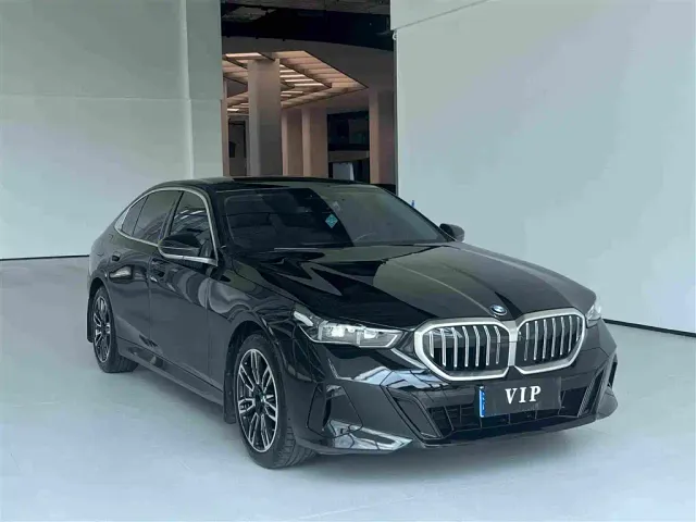 BMW 5 Series — Фото автомобиля 3